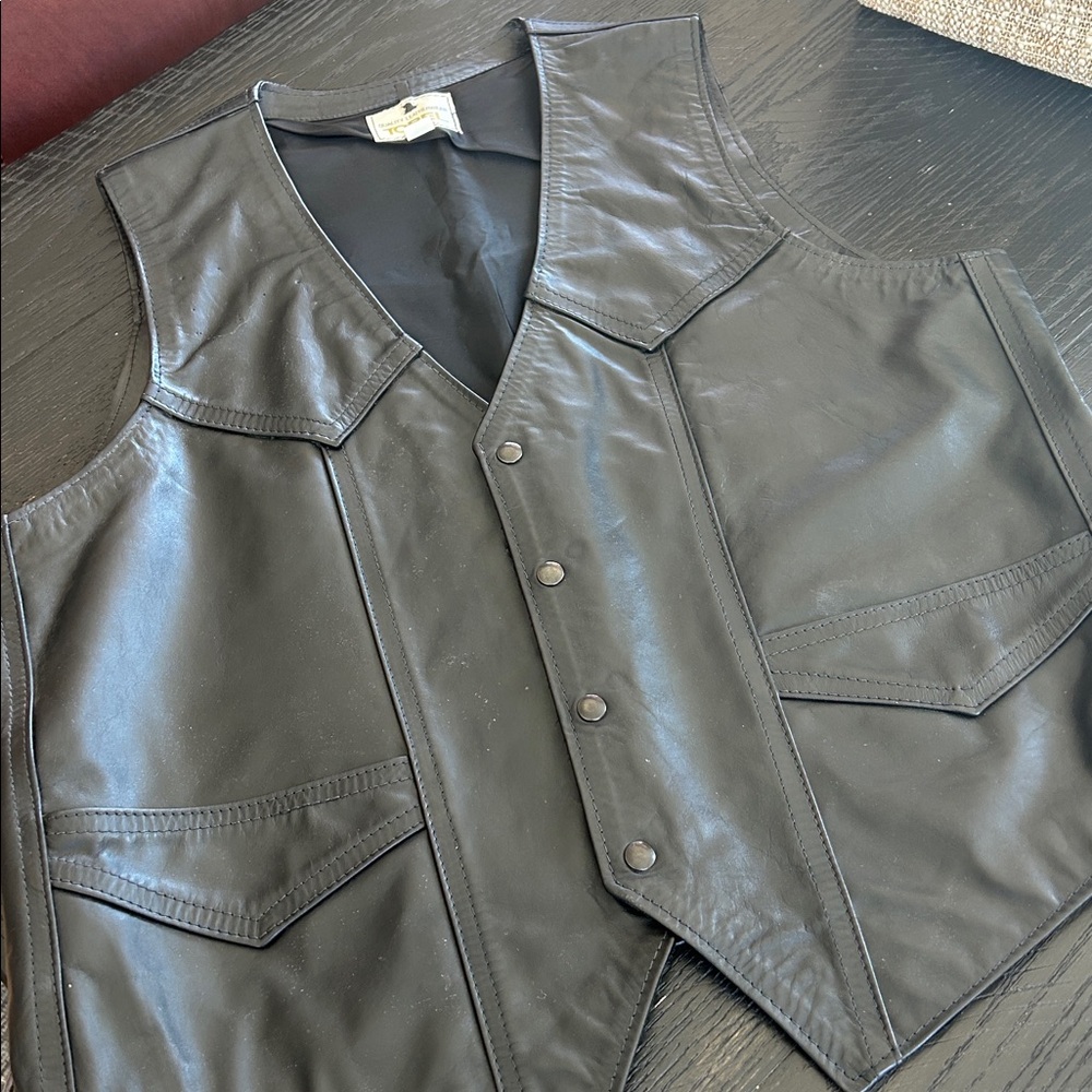Black Top Grain Cowhide Leather Vest with Button Snap Closure Mens XL